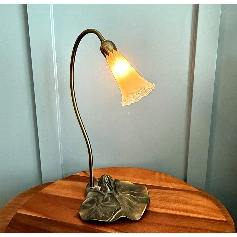 Art Nouveau Lily Pad Table Accent Lamp White Frosted Tulip Shade Glass Taiwan